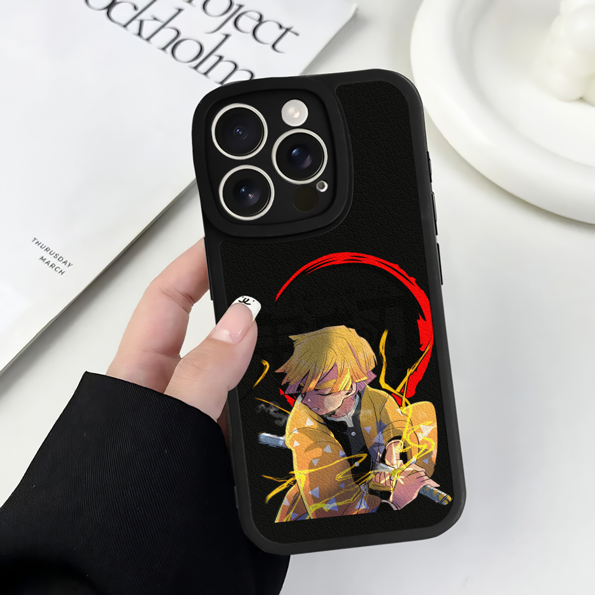 （画像用） 鬼滅の刃（きめつのやいば）我妻 善逸／あがつま ぜんいつ Agatsuma Zenitsu 【iPhone 16シリーズ対応】シリコンスマホケース（レザー調） 材質：シリコン